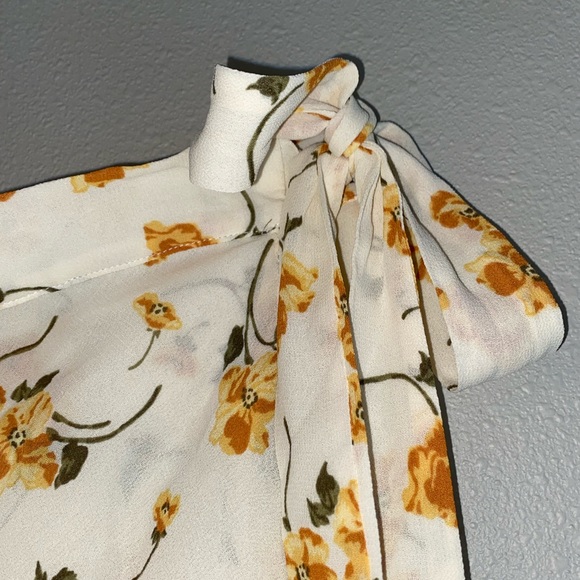 Reformation wrap skirt in limonada - Picture 7 of 7